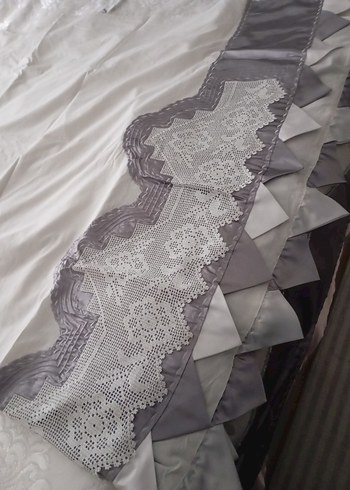 İşlemeli Beyaz ve Gri Yatak Örtüsü - Görsel 3