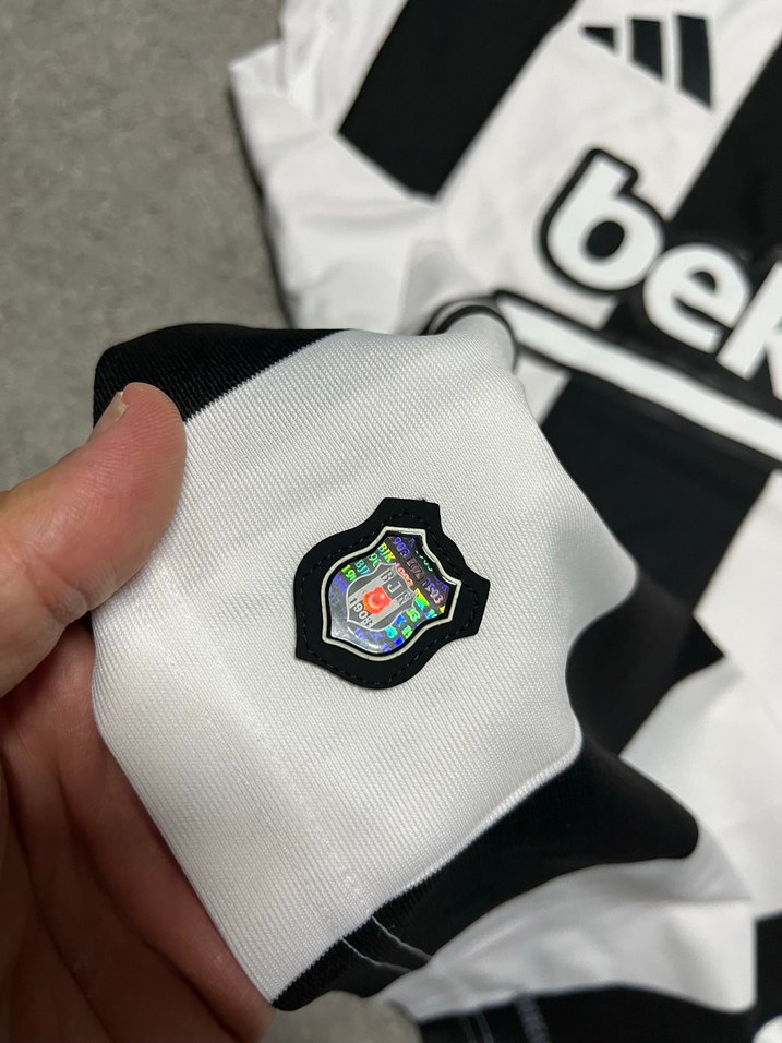 Beşiktaş Siyah-Beyaz Forma — görsel 3/5