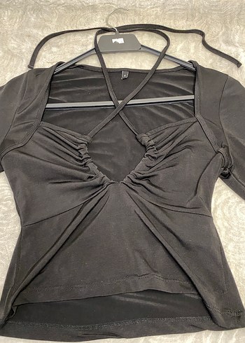 Siyah ipli göğüs dekolteli bluz - Görsel 3