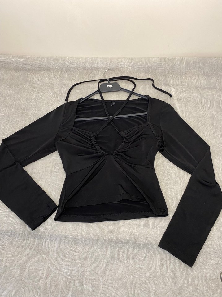 Siyah ipli göğüs dekolteli bluz - Görsel 2