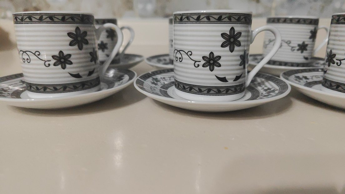 Gri Desenli Beyaz Fincan ve Tabak Seti - Görsel 2