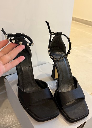 Siyah Yılan Desenli Stiletto Topuklu Kadın Ayakkabı