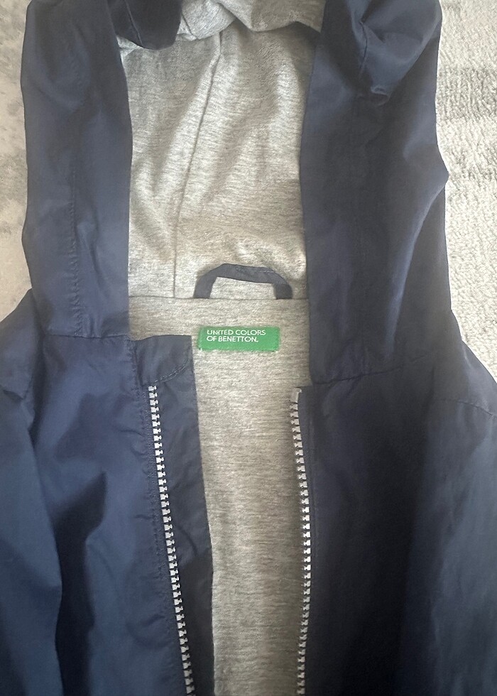Benetton yağmurluk - Görsel 2
