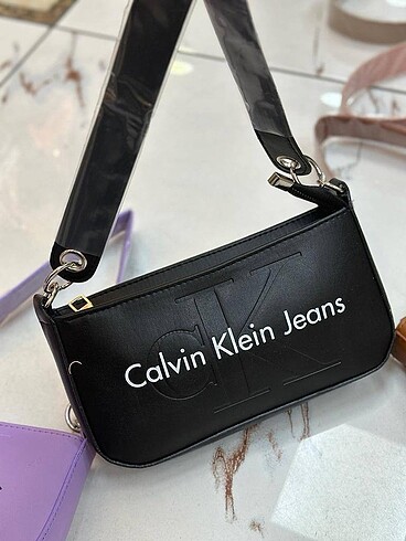 Calvin Klein çanta-renklerine fotolardan bakabilirsiniz