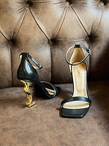 Yves Saint Laurent Kadin topuklu ayakkabı