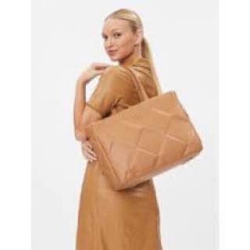 Beden Calvin Klein Re-lock Quilt Tote Size: 28 x 38 cm