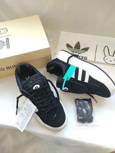 Adidas bad bunny tam kalıp siyah stokta