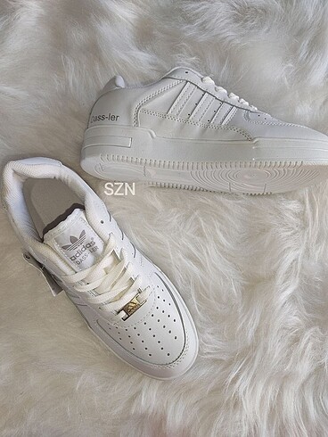 39 Beden beyaz Renk Adidas dassler tam kalıp-ued