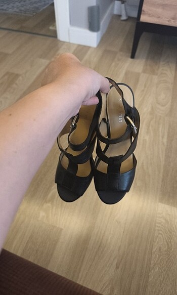 Nine West siyah topuklu açık ayakkabı 