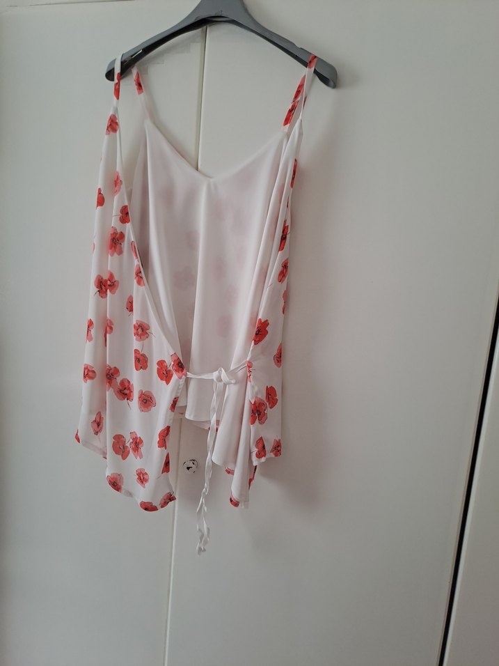 Çiçek Desenli V Yaka Mini Bluz - Görsel 3