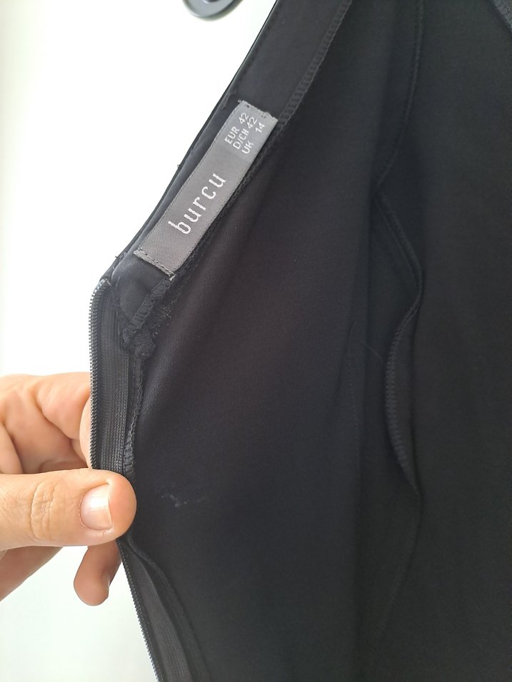 Siyah V Yakalı Drapeli Midi Elbise - Görsel 5