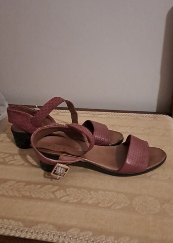 gercek deri Bordo Deri Tokalı Dolgu Topuklu Kadın Sandalet - Görsel 2
