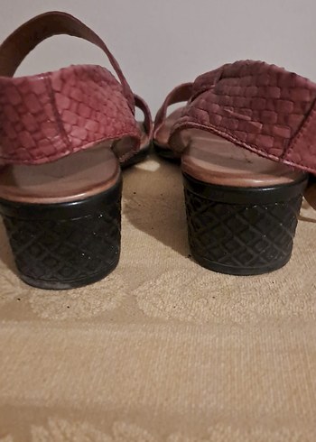 gercek deri Bordo Deri Tokalı Dolgu Topuklu Kadın Sandalet - Görsel 3