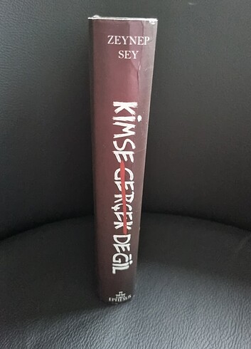  Beden KİMSE GERÇEK DEĞİL ZEYNEP SEY