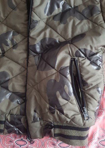 Kapüşonlu Kamuflaj Desenli Erkek Çocuk Mont - Görsel 5