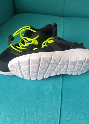 Siyah Renkli Neon Bağcıklı Erkek Spor Ayakkabı - Görsel 4