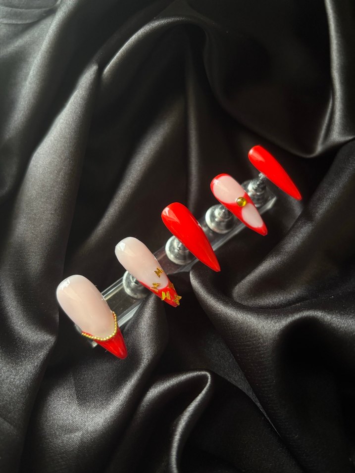 Kırmızı Renkli Parlak Jel Takma Tırnak - Görsel 2