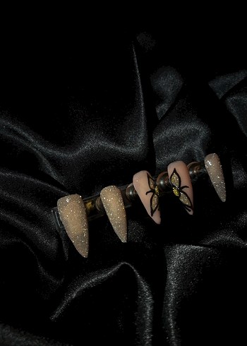 Koyu Kahverengi Kelebekli Jel Takma Tırnak - Görsel 3