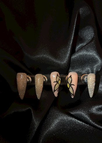 Koyu Kahverengi Kelebekli Jel Takma Tırnak - Görsel 2