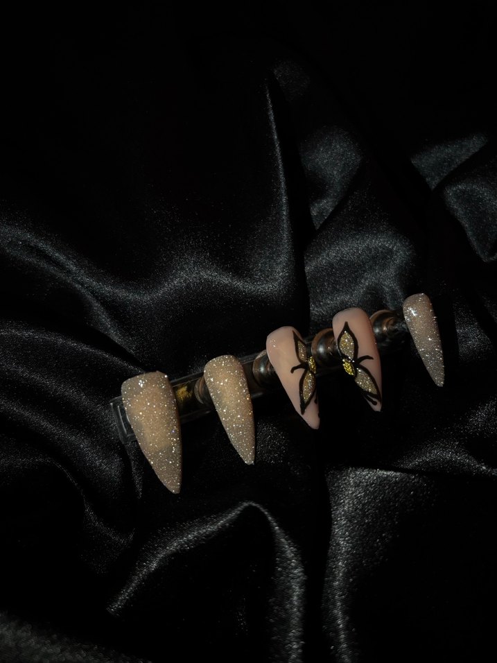 Koyu Kahverengi Kelebekli Jel Takma Tırnak - Görsel 3