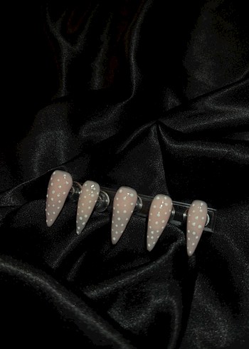 Bej Renkli Puantiyeli Jel Takma Tırnak - Görsel 2