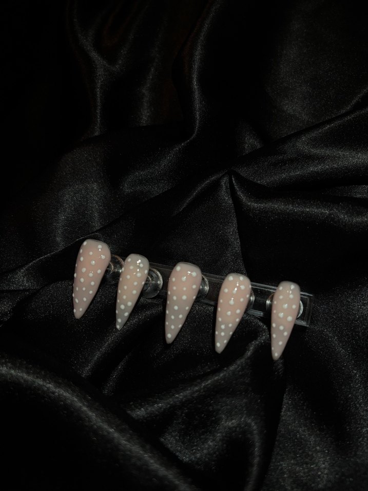 Bej Renkli Puantiyeli Jel Takma Tırnak - Görsel 2