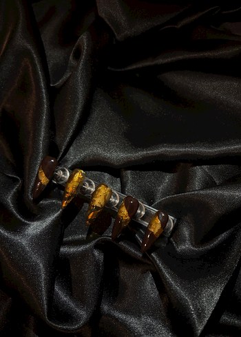 Altın Renkli Koyu Jel Takma Tırnak - Görsel 2