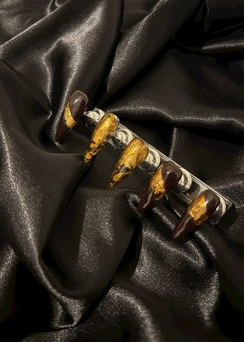 Altın Renkli Koyu Jel Takma Tırnak - Görsel 3