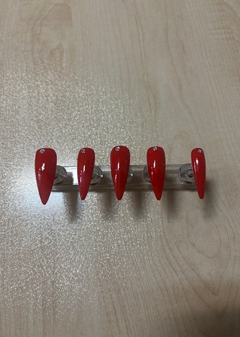 Kırmızı Renkli Parlak Jel Takma Tırnak - Görsel 3