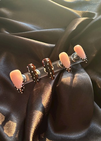 Bej ve Koyu Puantiyeli Jel Takma Tırnak - Görsel 3