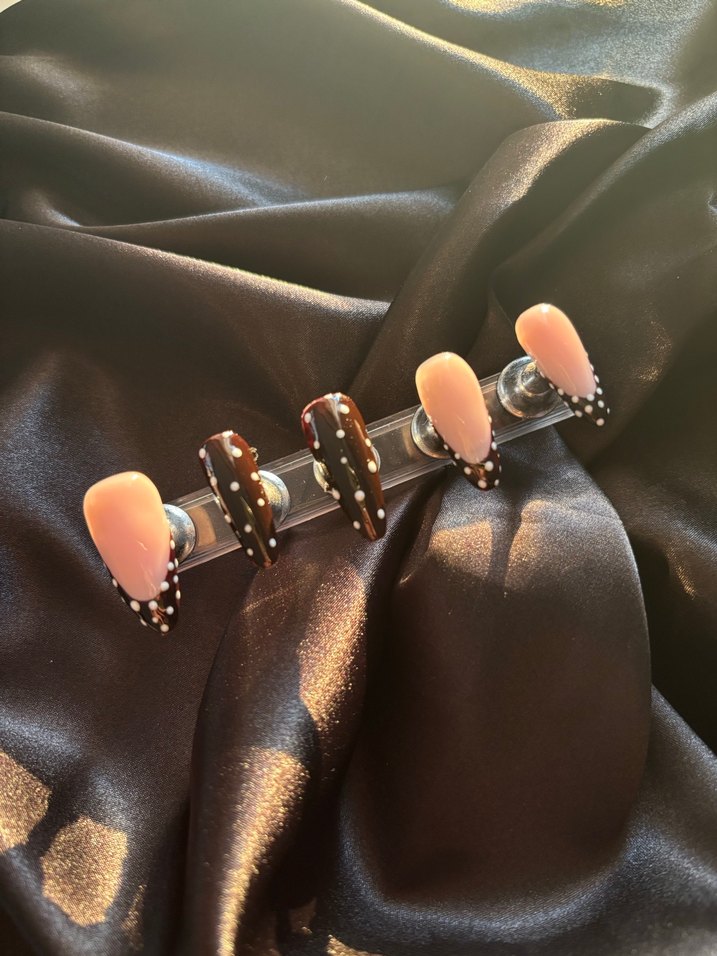 Bej ve Koyu Puantiyeli Jel Takma Tırnak - Görsel 3