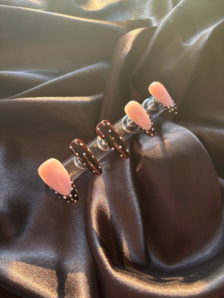 Bej ve Koyu Puantiyeli Jel Takma Tırnak - Görsel 2