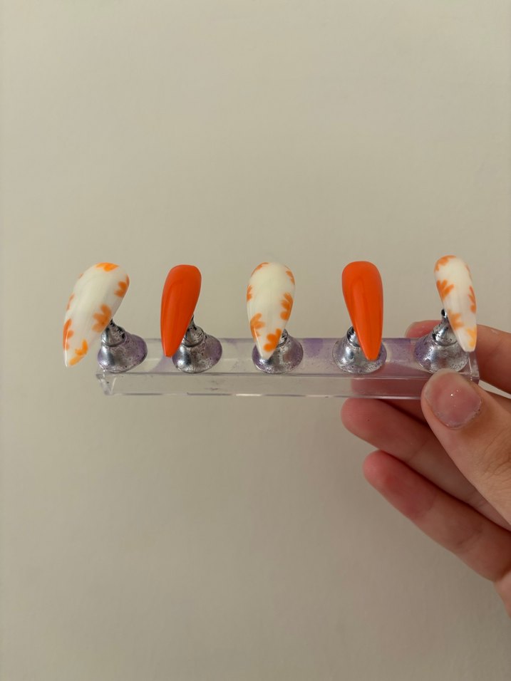 Turuncu Desenli Jel Takma Tırnak - Görsel 2