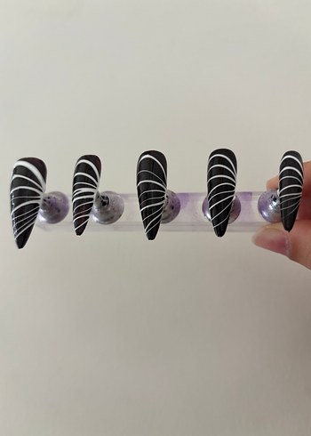 Siyah Beyaz Desenli Jel Takma Tırnak - Görsel 2