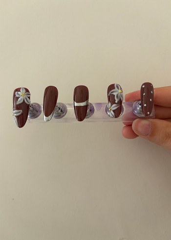 Bordo Çiçekli Jel Takma Tırnak - Görsel 2