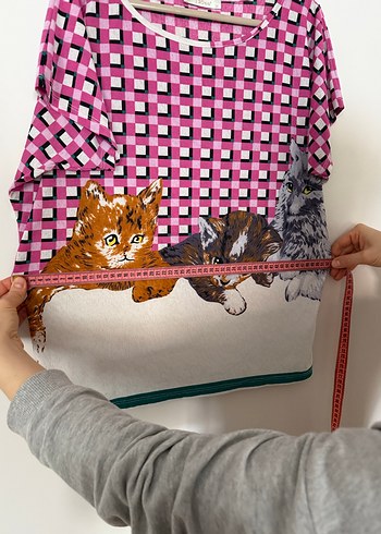 Pembe Baskılı Örgü Kedi Desenli Tişört - Görsel 5