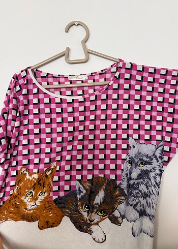 Pembe Baskılı Örgü Kedi Desenli Tişört - Görsel 2