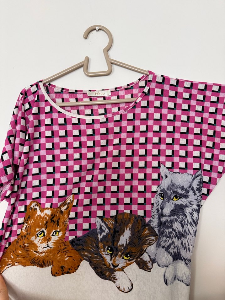 Pembe Baskılı Örgü Kedi Desenli Tişört - Görsel 2