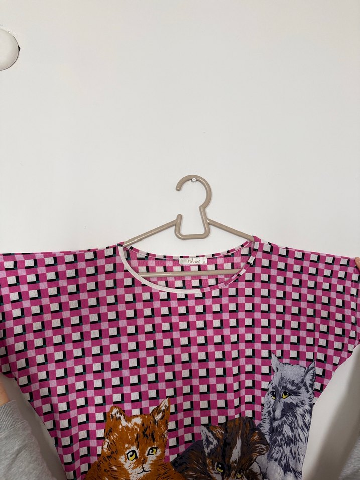 Pembe Baskılı Örgü Kedi Desenli Tişört - Görsel 4