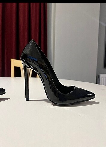 siyah stiletto