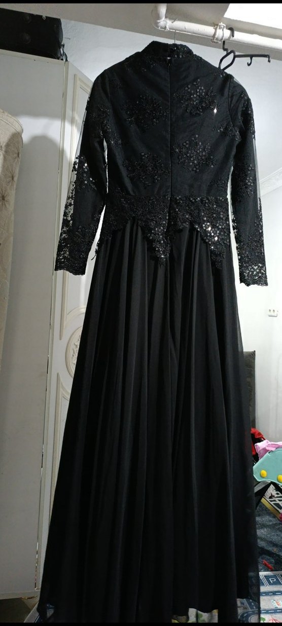 Uzun Siyah Nakışlı Gotik Abiye Elbise - Görsel 2