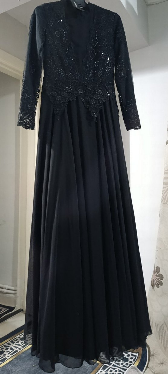 Uzun Siyah Nakışlı Gotik Abiye Elbise - Görsel 3