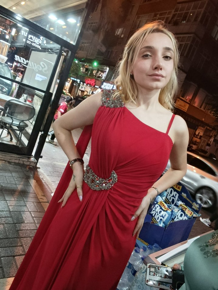 Kırmızı Drapeli Uzun Abiye Elbise - Görsel 5