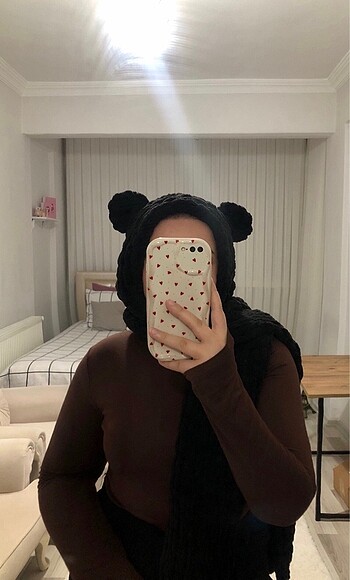Siyah puffy kapüşonlu kulaklı atkımız el emeği.