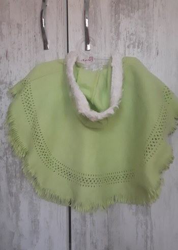 Kız Çocuk Yeşil Nakışlı Pelerin - Görsel 2