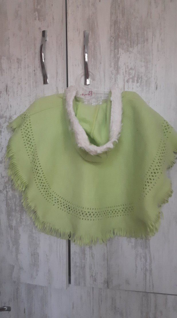 Kız Çocuk Yeşil Nakışlı Pelerin - Görsel 2