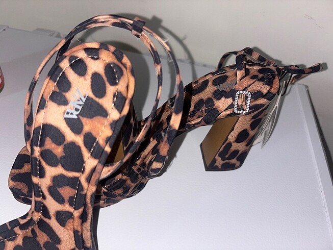 Zara Leopar Desenli Topuklu Ayakkabı