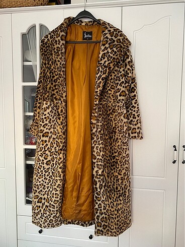 Leopar kapüşonlu kaban