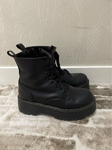 Zara Siyah postal bot