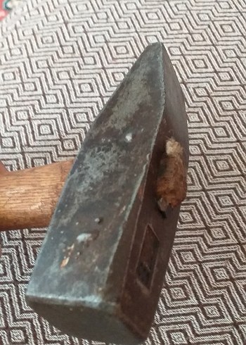  Beden 1 kg.lık Ahşap saplı Çekiç